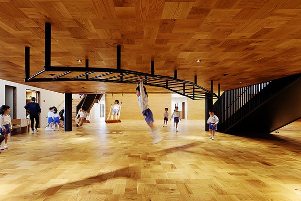 Escola conecta atividades físicas e brincadeiras por meio da arquitetura (Foto: Studio Bauhaus, Ryuji Inoue)