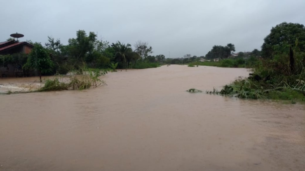 Ruas alagadas em Ji-Paran&aacute; devido forte chuva  &mdash; Foto: Gedeon Miranda/ G1