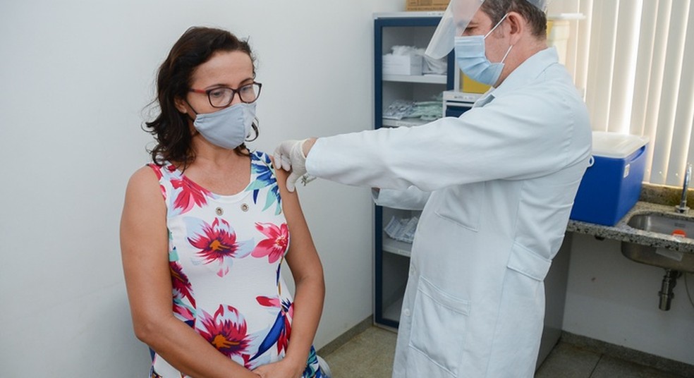 Vacina que protege contra o coronavírus é aplicada em Palmas  — Foto: Raiza Milhomem/Prefeitura de Palmas