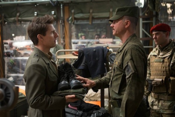 Bill Paxton com Tom Cruise em cena de 'No Limite do Amanhã' (2014) (Foto: Reprodução)