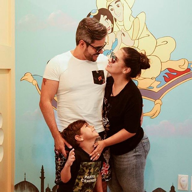 Simone Mendes e Kaká Diniz com o filho, Henry (Foto: Reprodução/ Instagram)