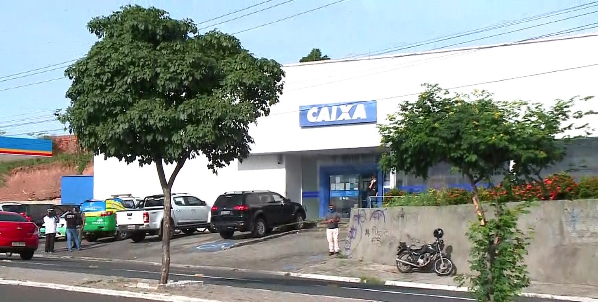 Bandidos invadem agência da Caixa Econômica Federal na ...