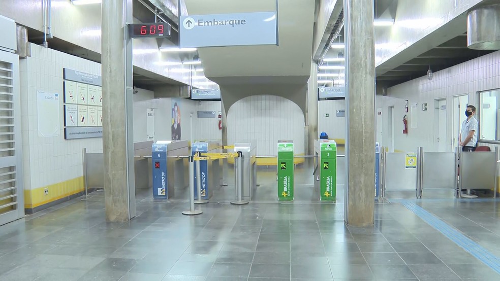 Estação do Metrô-DF, nesta segunda-feira (19) — Foto: TV Globo