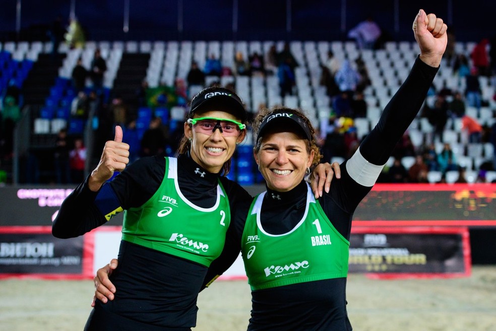 Larissa e Talita comemoram título da etapa de Moscou (Foto: Divulgação/FIVB)