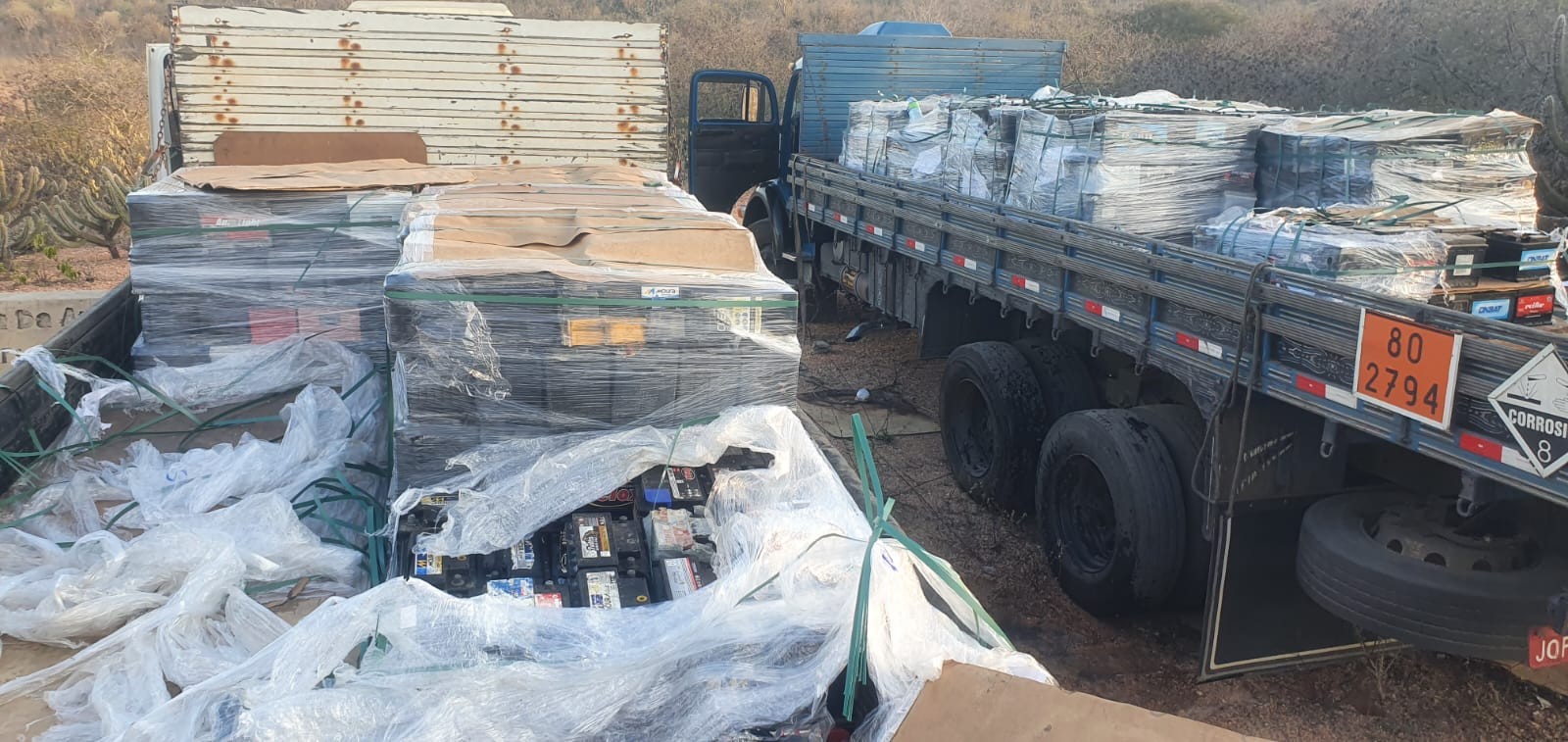 Dois caminhões e cargas roubados são recuperados pela PRF em Ibimirm