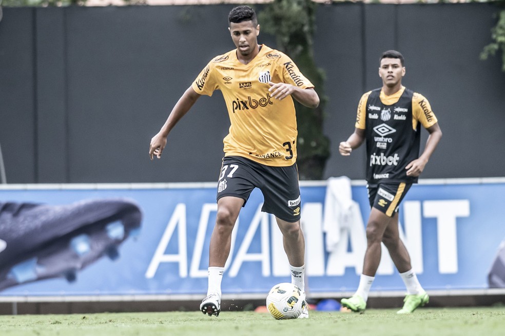 Ed Carlos durante treino do Santos — Foto: Ivan Storti/Santos FC