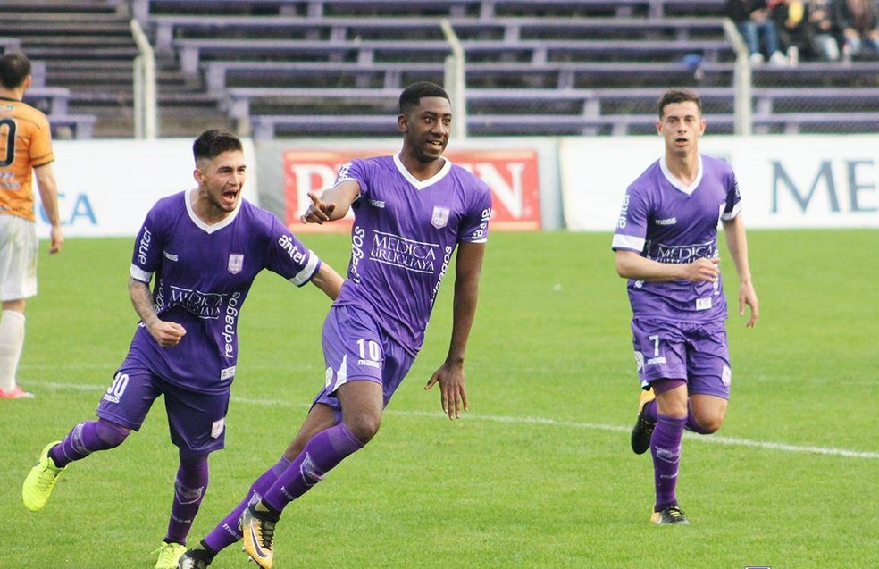 Gonzalo Carneiro foi um dos destaques do Defensor na temporada 2017 (Foto: Divulgação/Defensor)
