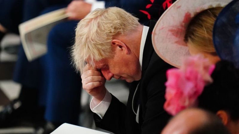 O premiê Boris Johnson durante os festejos pelo Jubileu de Platina da rainha Elizabeth 2ª (Foto: Getty Images via BBC News)