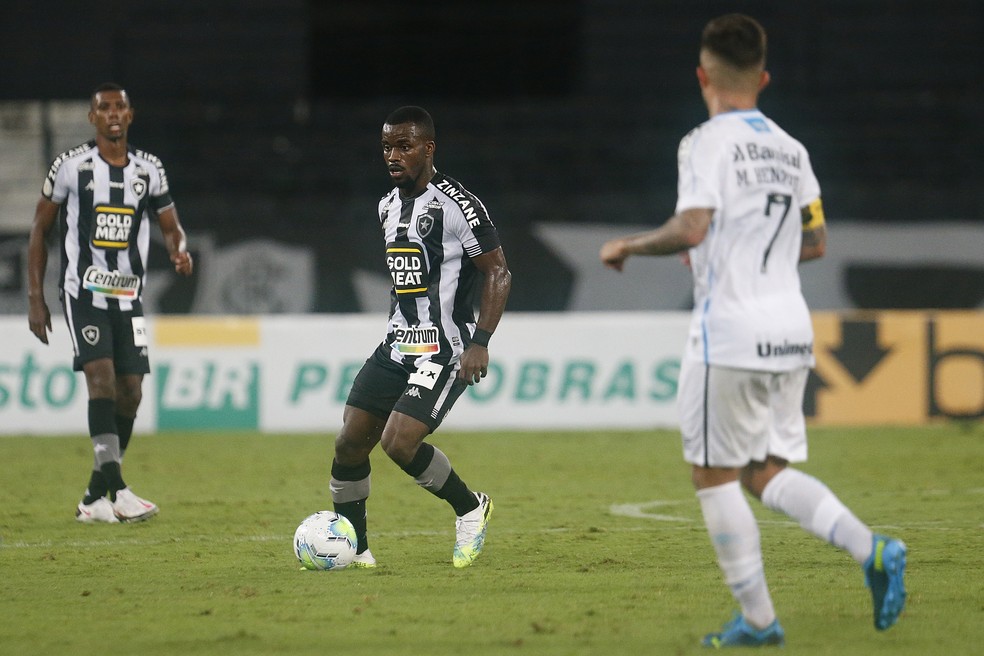 Kayque jogou o segundo tempo de Botafogo x Grêmio — Foto: Vitor Silva/Botafogo