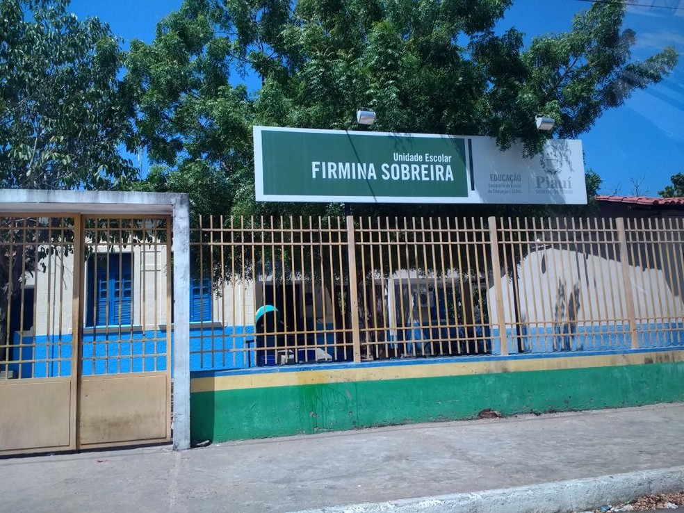 Escola em que estudante agrediu diretora n (Foto: Debora Rocha)