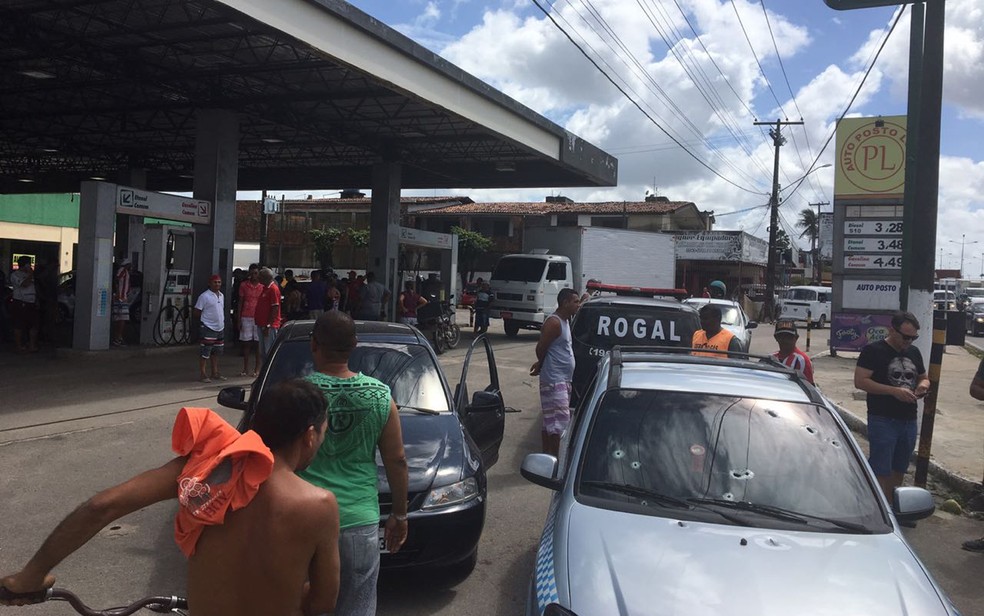 Tiroteio em posto de gasolina deixou feridos no Grande Recife (Foto: Reprodução/WhatsApp)