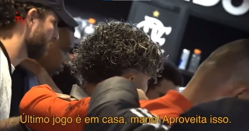 Gabigol participa da preleção do Flamengo antes da semifinal da LIbertadores — Foto: Reprodução