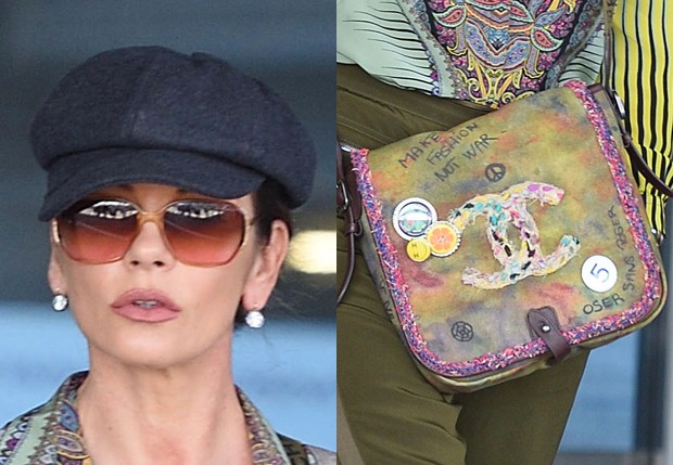 Catherine Zeta-Jones usa bolsa com mensagem antiguerra (Foto: Grosby Group)