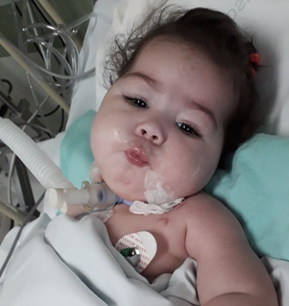 Maria Valentina foi diagnosticada com uma doença generativa rara e é acompanhada no Hospital Albert Sabin, em Fortaleza — Foto: Reprodução/Arquivo pessoal