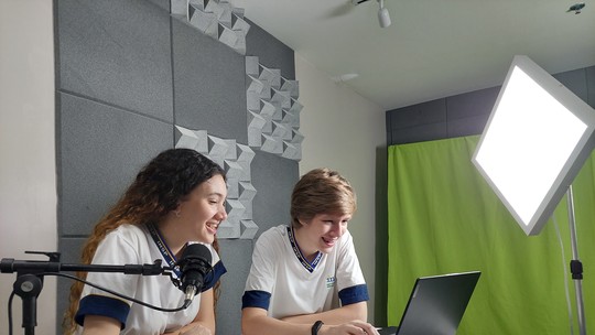 Colégios usam podcasts como ferramentas de ensino
