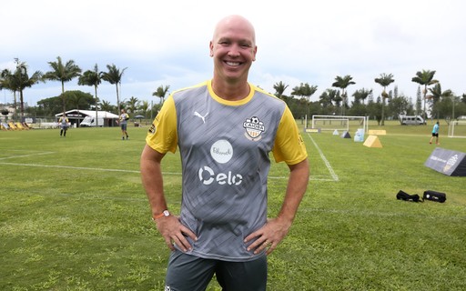 Curado do câncer, Caio Ribeiro reúne amigos para partida de futebol ...