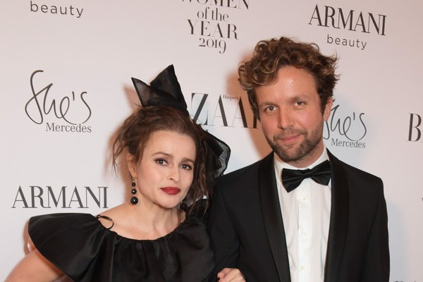 A atriz Helena Bonham Carter e o escritor Rye Dag Holmboe (Foto: Getty Images)