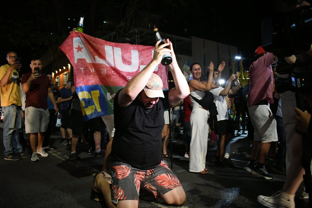 Eleitores de Lula celebram vitória do petista na Avenida Paulista, em SP — Foto: EDI SOUSA/WPP/ESTADÃO CONTEÚDO