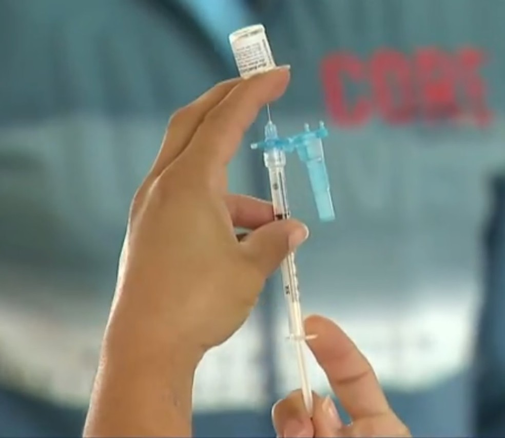 Dose de imunizante contra a Covid-19 em Juiz de Fora — Foto: Reprodução/TV Integração