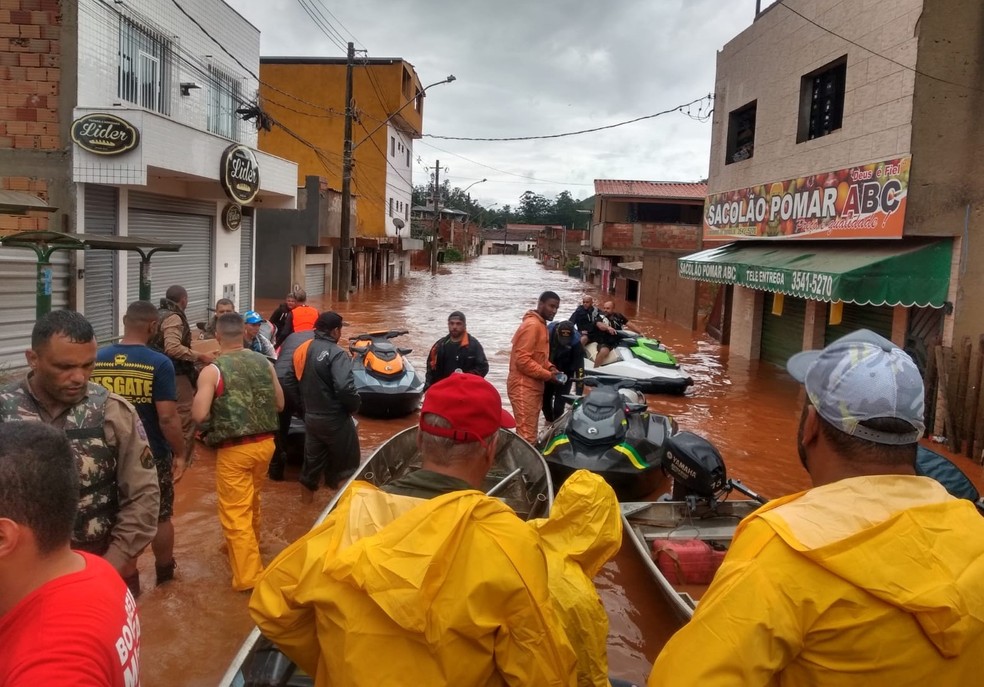 Bombeiros realizam resgate em Nova Lima — Foto: Corpo de Bombeiros / Divulgação