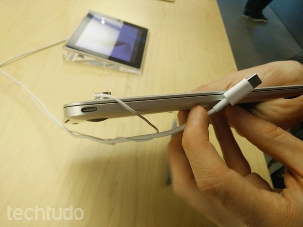 USB-C está presente apenas em computadores no momento, mas deve chegar aos celulares (Foto: Elson de Souza/TechTudo) — Foto: TechTudo