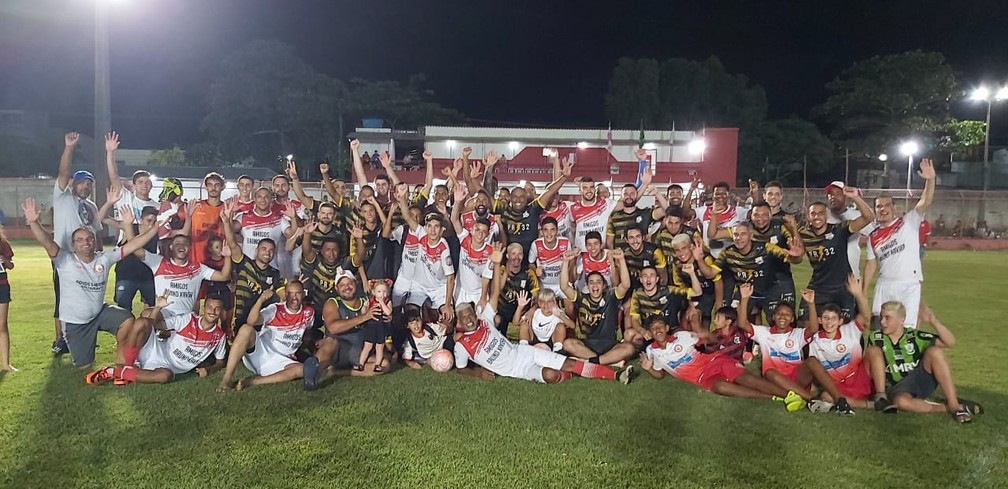 Pedro Rocha participou de jogo beneficente com Bruno Xavier, do futebol de areia &mdash; Foto: Richard Pinheiro/GloboEsporte.com