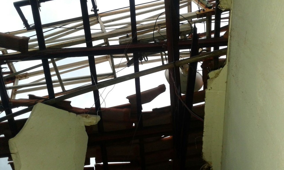 Temporal Derruba Torre De Internet De 26 Metros Em Cima De Casa Tocantins G1