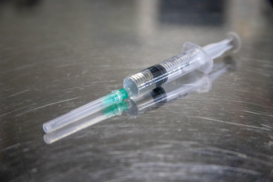 vacina; seringa; coronavírus; saúde