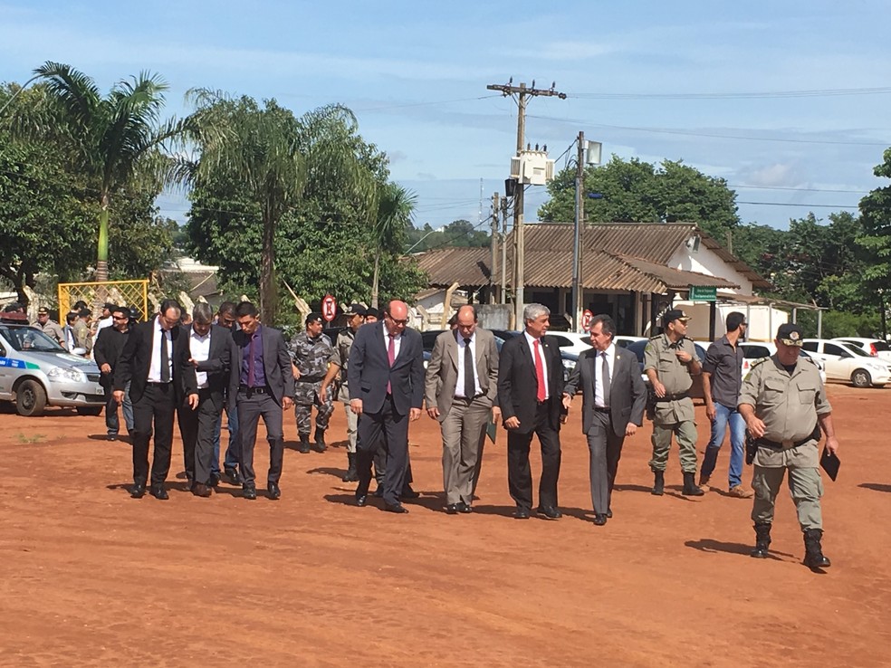  Após ordem da ministra Cármen Lúcia, comissão vistoria presídio onde 9 presos morreram em rebelião em Goiás (Foto: Paula Resende/G1)