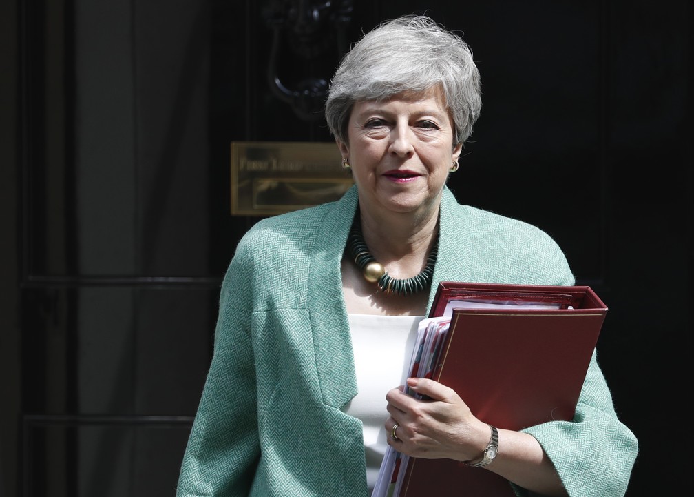 Theresa May vinha alertando que qualquer acordo seria melhor que nenhum acordo para o Brexit — Foto: AP Photo/Alastair Grant