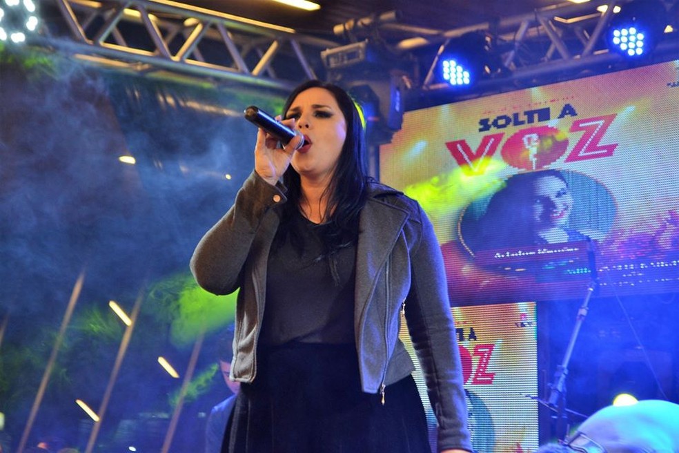 Ariadne Mendes se apresenta em live nesta sexta-feira — Foto: Divulgação