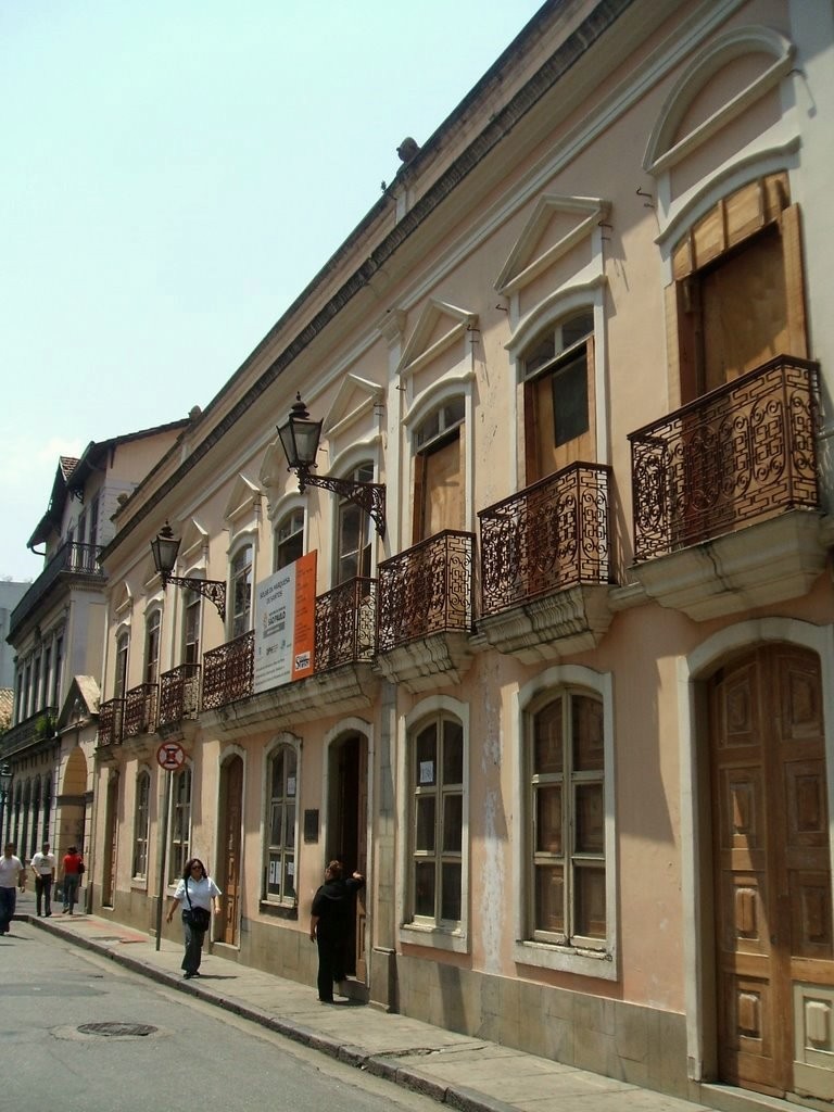 Ao lado do Beco do Pinto fica o Solar da Marquesa de Santos, datado de meados do século 18 (Foto: Wikimedia Commons)