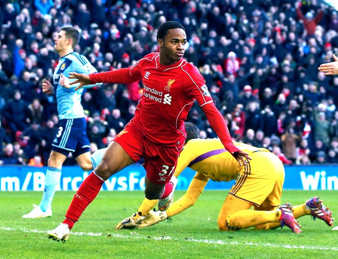 Sterling comemora gol do Liverpool (Foto: Agência Reutes)