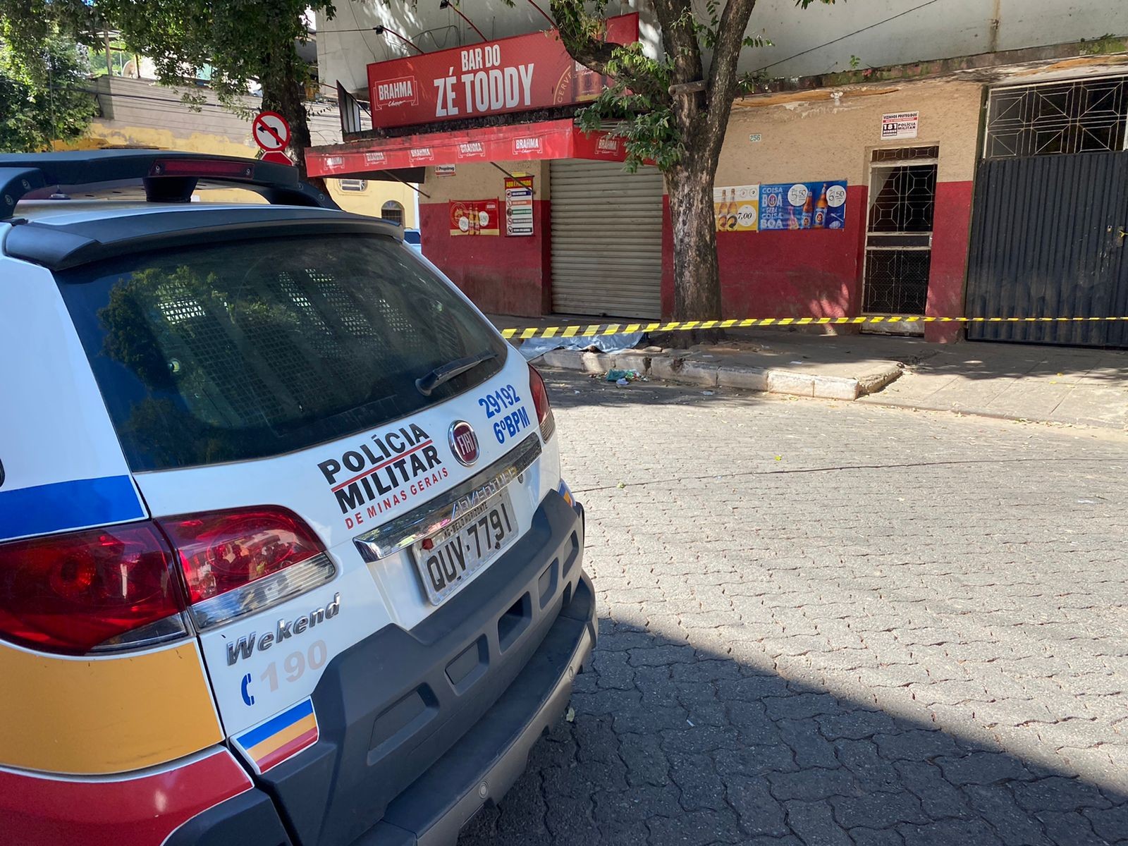 Jovem é morto a tiros na porta de bar em Governador Valadares