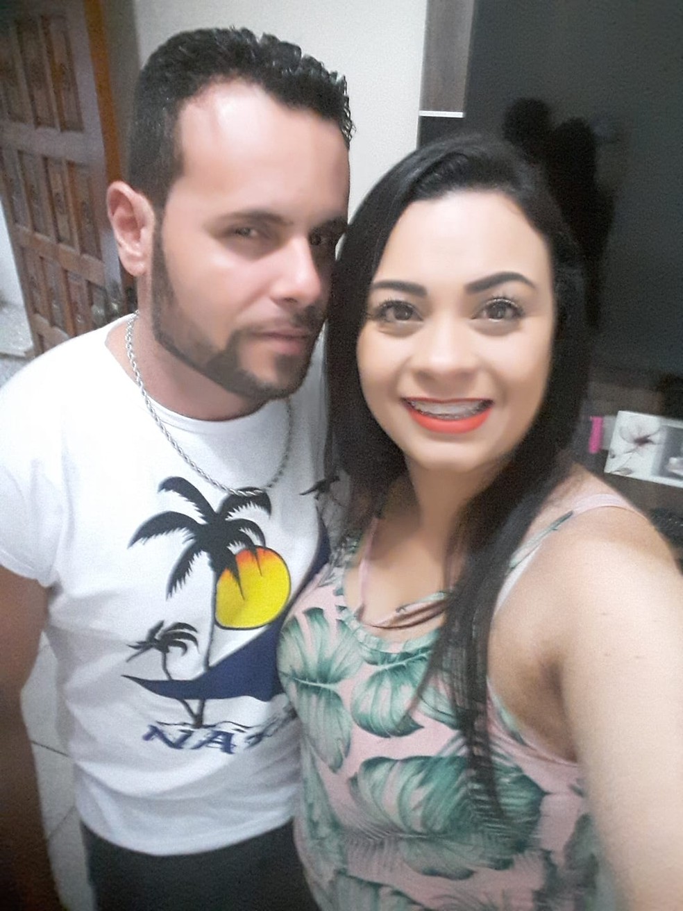 Viviane Santos de Freitas, de 36 anos, e o suspeito de assassinar a moça a facadas estavam juntos há dois meses — Foto: Arquivo Pessoal