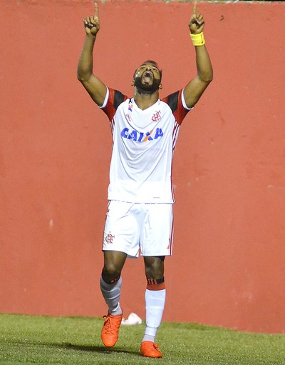 Na briga: Fernandinho sobe; compare com os números de Everton e Gabriel