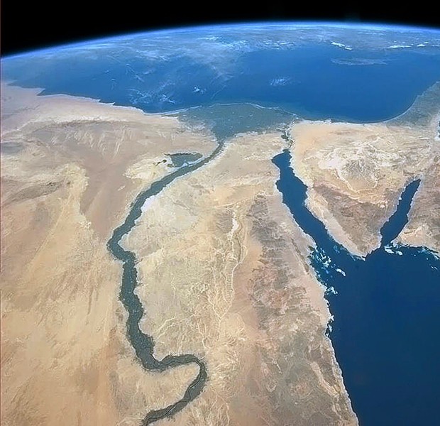 Uma imagem do Rio Nilo e de seu delta, na África, foi divulgada nesta quinta-feira (21) pela agência espacial americana (Nasa). A fotografia foi realizada pelo astronauta canadense Chris Hadfield, a bordo da Estação Espacial Internacional (ISS) (Foto: Chris Hadfield/Nasa/AFP)