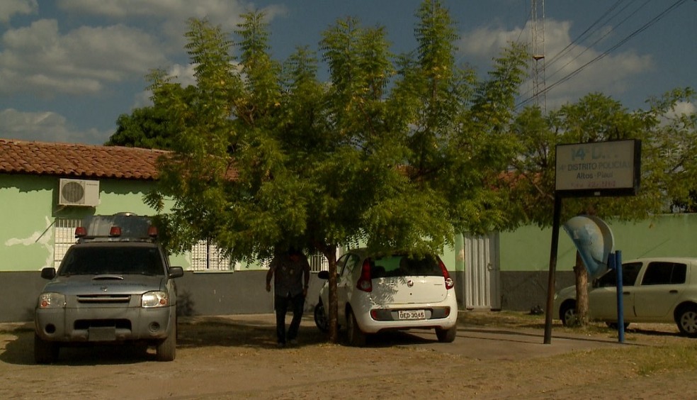 Criança, pais e detento prestaram depoimento na Delegacia de Altos (Foto: Reprodução/TV Clube)