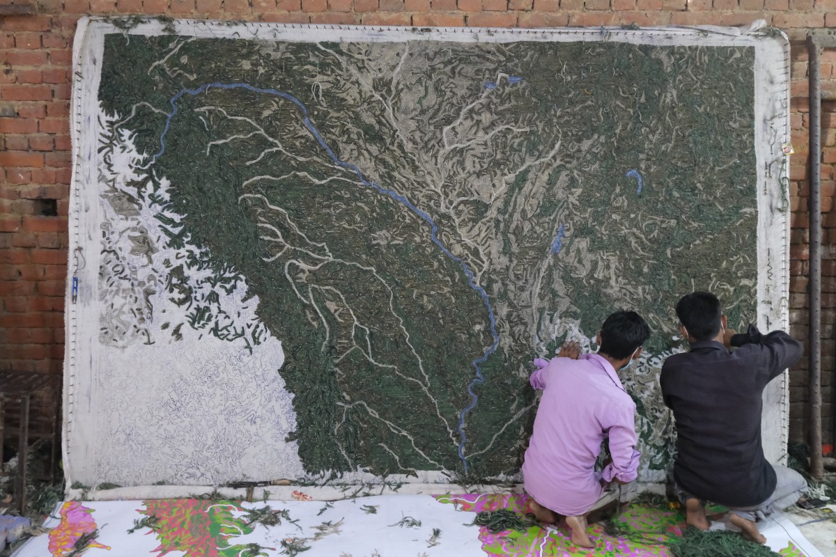 O tapete Ganges faz parte da coleção Plastic Rivers desenvolvido por Álvaro Catalán de Ocón para a marca GAN (Foto: Gan Rugs / Divulgação)