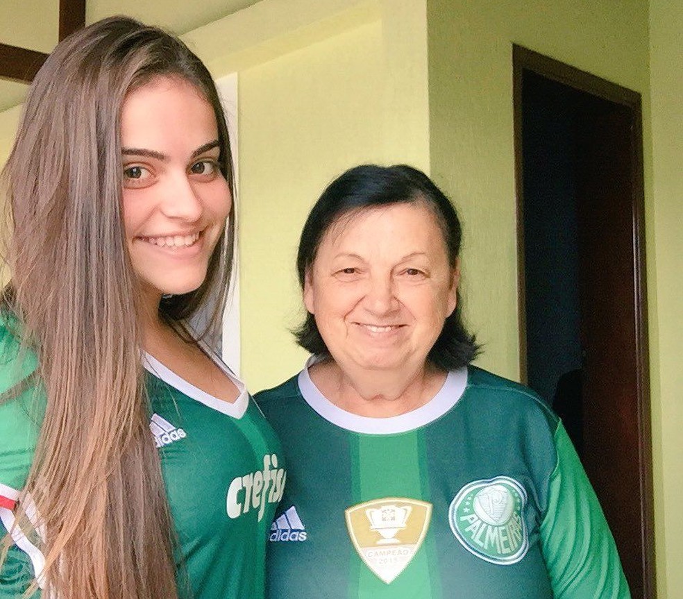 Yasmin começou a gostar de futebol por influência da avó que é Palmeirense — Foto: Arquivo Pessoal/ Yasmin Pereira