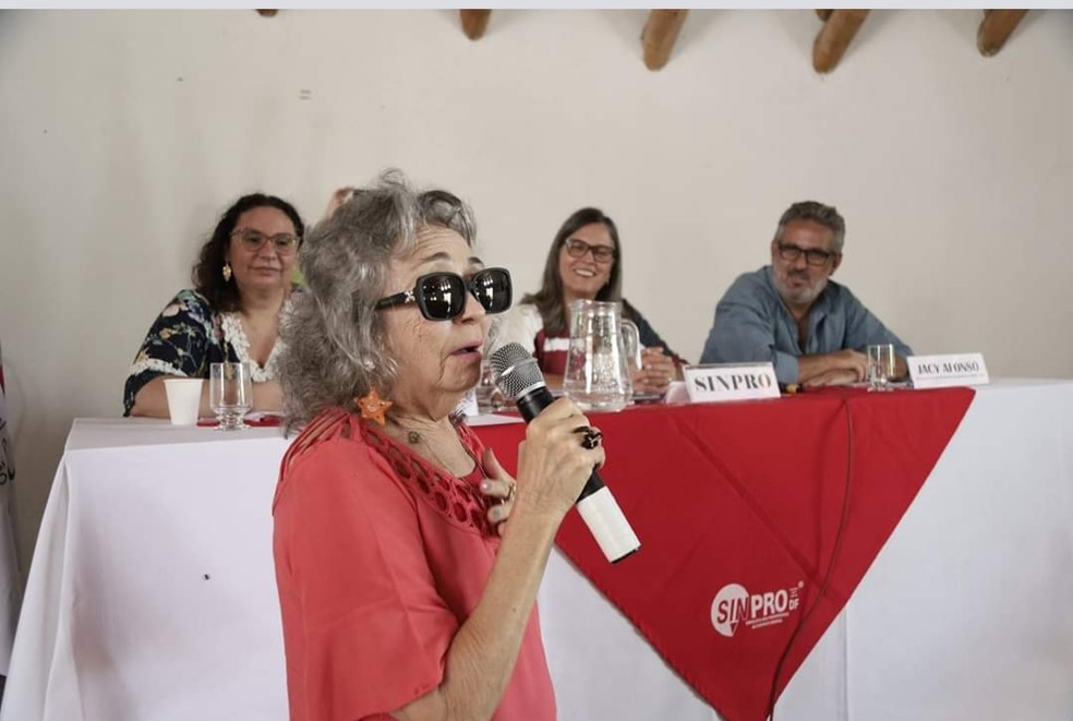 Maria Holanda Lopes Carvalho, 81, anos, comemora o seu 51° Dia dos Professores — Foto: Arquivo pessoal