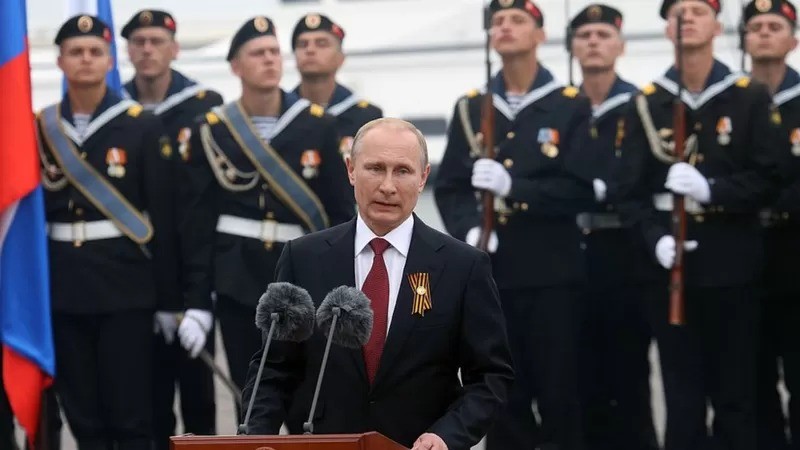 No Dia da Vitória, Putin comemora também a anexação da Crimeia (Foto: Getty Images via BBC News Brasil)