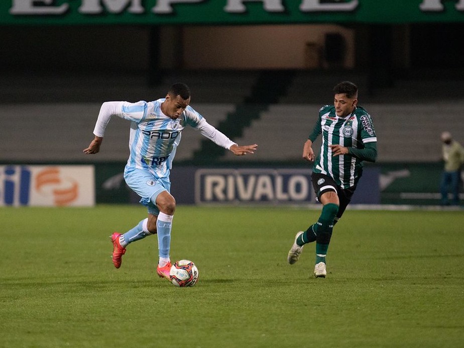 Londrina faz tempos distintos, cresce após mudanças de Fonseca e arranca empate; análise