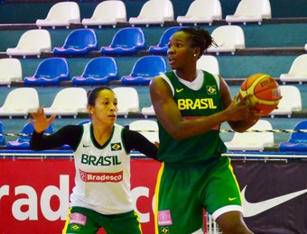 Clarissa Adrianinha seleção feminina basquete treino em São José dos Campos (Foto: Danilo Sardinha/GloboEsporte.com)