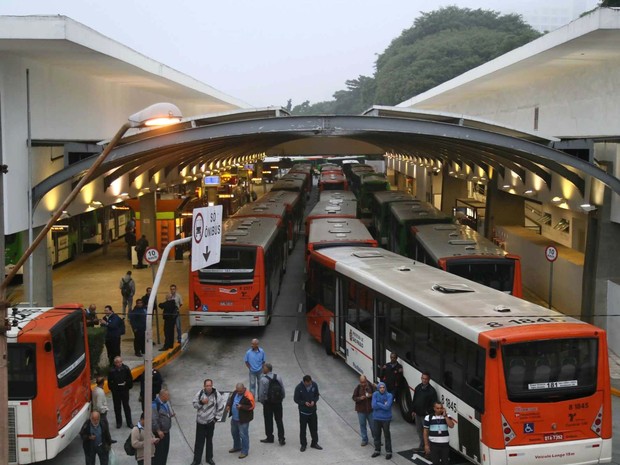 SP greve ônibus Terminal Lapa  (Foto: Futura Press/Folhapress)