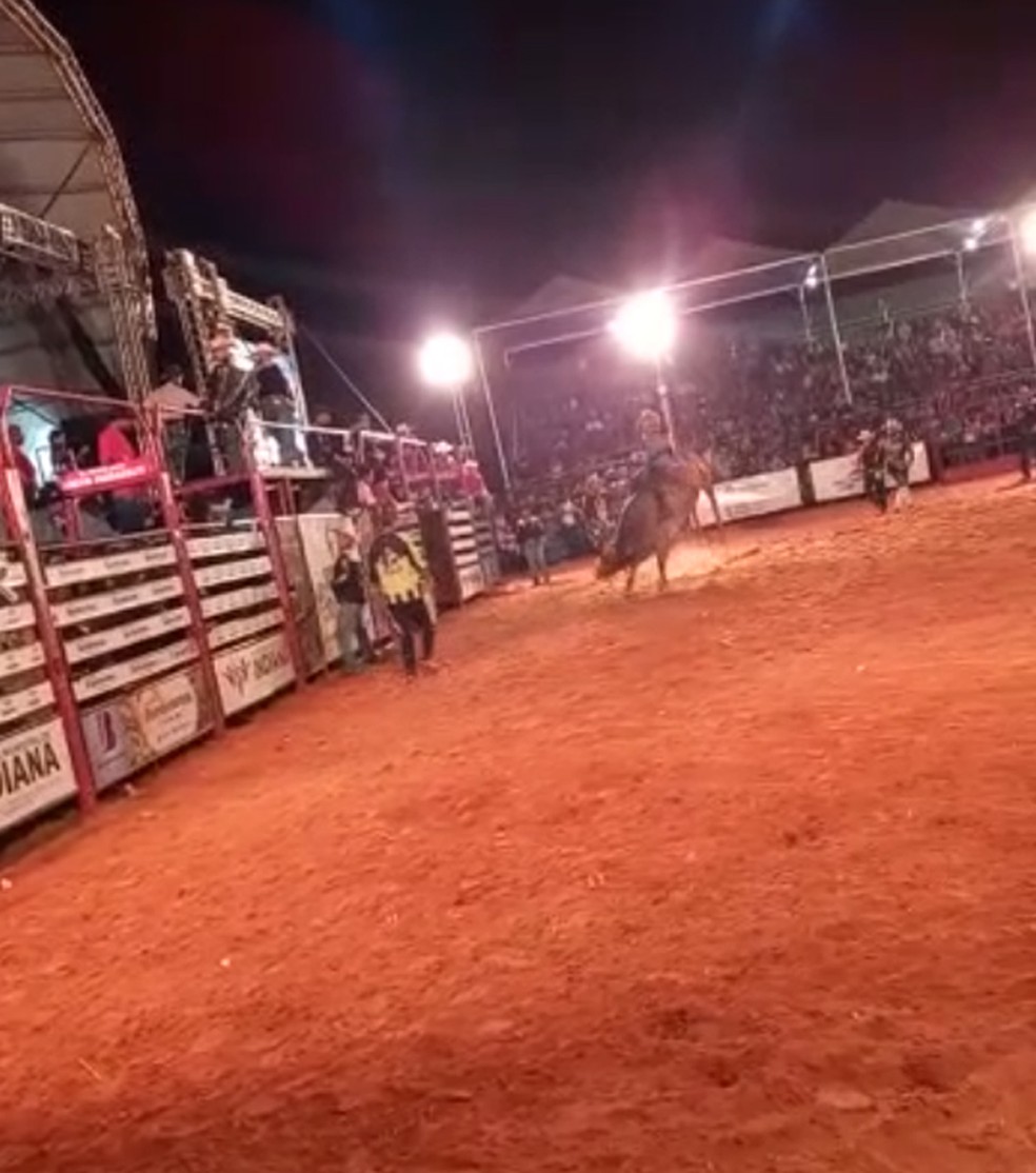 Peão de Cassilândia conquista campeonato de rodeio nos Estados Unidos . —  Vale do Ivinhema - Notícias em tempo real