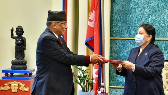 Ex-guerrilheiro maoísta assume como premier do Nepal pela terceira vez