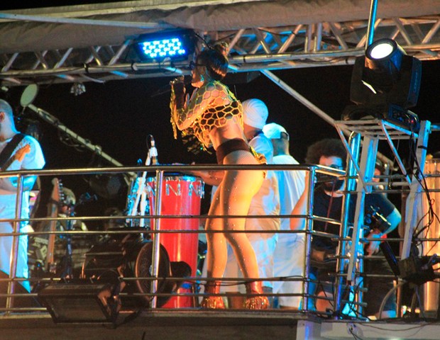 Anitta puxa trio no carnaval de Salvador (Foto: AgNews)