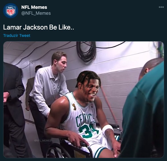Paul Pierce, jogador do Boston Celtics, em 2008, saindo das quadras na cadeira de rodas em aparente escapada para ir ao banheiro (Foto: Reprodução/Twitter)
