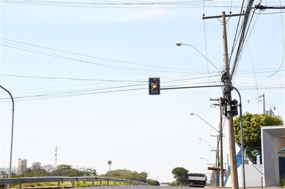 Semáforos instalados na Avenida Joaquim Constantino funcionam de maneira intermitente a partir desta terça-feira (23) — Foto: Secom